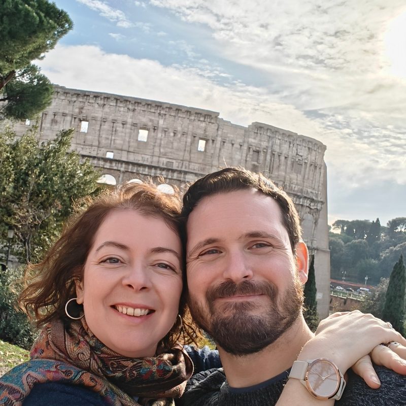 Conor et Corinne devant le Colisée